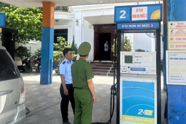 Tự ý điều chỉnh giá xăng dầu, một doanh nghiệp tại Nghệ An bị xử phạt Tự ý điều chỉnh giá xăng dầu, một doanh nghiệp tại Nghệ An bị xử phạt