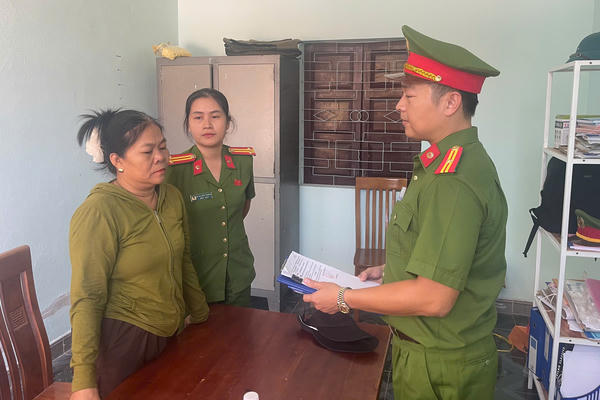 Bắt tạm giam "bà thầy" hành nghề bói toán để lừa đảo chiếm đoạt tài sản Bắt tạm giam "bà thầy" hành nghề bói toán để lừa đảo chiếm đoạt tài sản