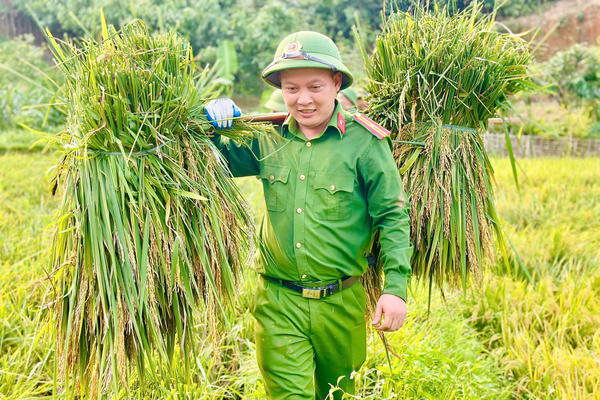 Khơi sức dân Nà Hẩu để dựng "lá chắn" trước ma túy Khơi sức dân Nà Hẩu để dựng "lá chắn" trước ma túy