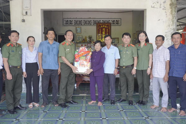 Tháng Bảy nghĩa tình: Lan tỏa đạo lý "Đền ơn đáp nghĩa" ở Cà Mau