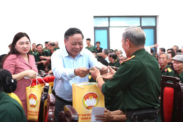 Hà Nội tặng 3 triệu đến 10 triệu đồng tiền mặt dịp Quốc khánh năm 2026 với người có công, cơ sở cách mạng Hà Nội tặng 3 triệu đến 10 triệu đồng tiền mặt dịp Quốc khánh năm 2026 với người có công, cơ sở cách mạng