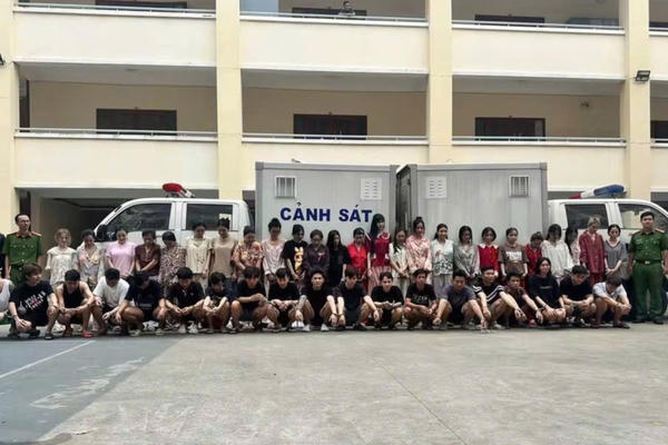 Công an TP HCM bóc gỡ thêm nhiều đường dây cung cấp Pod chứa ma túy Etomidate
