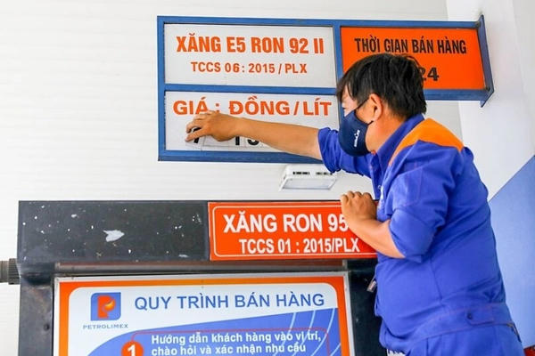 Đề xuất bỏ cơ chế giá cơ sở, trao quyền để doanh nghiệp tự quyết và tự công bố giá xăng dầu