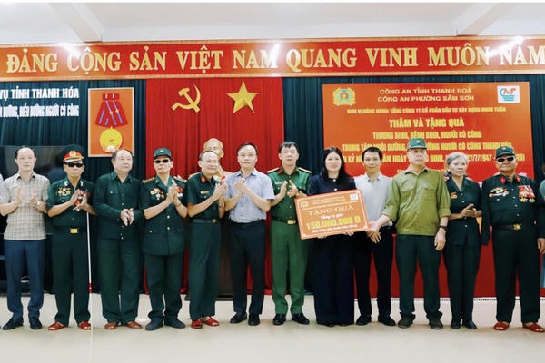 Trao quà tri ân người có công tại Trung tâm Điều dưỡng Thanh Hoá