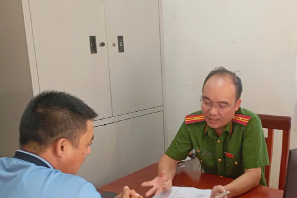 Bôi nhọ lực lượng chức năng trên mạng xã hội, người đàn ông bị Công an Nghệ An xử phạt Bôi nhọ lực lượng chức năng trên mạng xã hội, người đàn ông bị Công an Nghệ An xử phạt