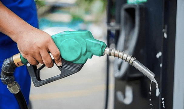 Cửa hàng xăng dầu phải mở cửa đúng giờ, bán đúng giá niêm yết