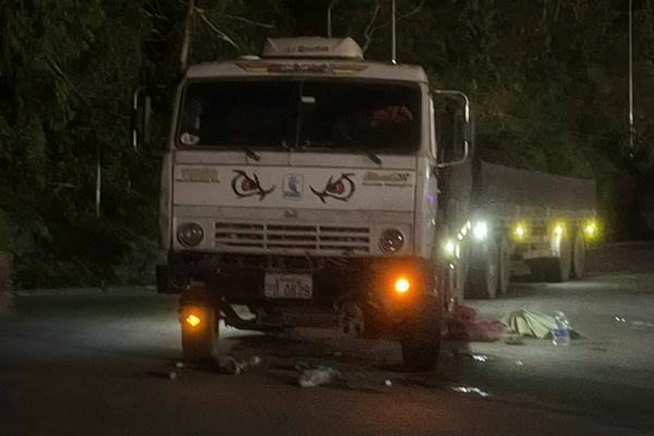 Hà Tĩnh: Va chạm xe đầu kéo, 2 nữ sinh thương vong Hà Tĩnh: Va chạm xe đầu kéo, 2 nữ sinh thương vong