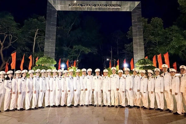 Phòng Cảnh sát giao thông Công an TP Đồng Nai hành trình về nguồn, tri ân các Anh hùng liệt sĩ tại Côn Đảo