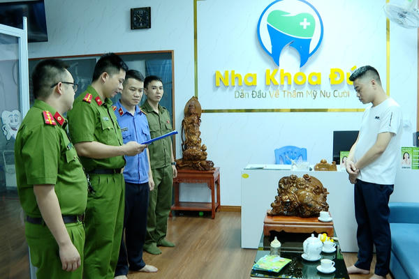 Khởi tố chủ phòng khám giả danh bác sỹ khám chữa bệnh cho nhiều người, chiếm đoạt hàng tỷ đồng Khởi tố chủ phòng khám giả danh bác sỹ khám chữa bệnh cho nhiều người, chiếm đoạt hàng tỷ đồng