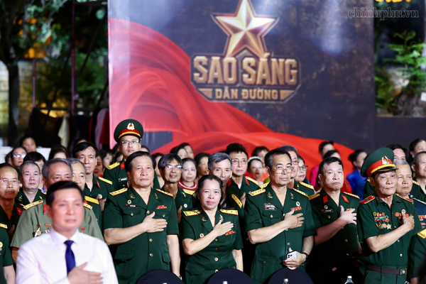 Cầu truyền hình ‘Sao sáng dẫn đường’: Tôn vinh và tri ân sự hy sinh cao cả của các Anh hùng liệt sĩ