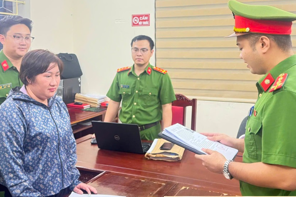 Khởi tố người phụ nữ dùng giấy tờ giả lừa vay 11 tỷ đồng