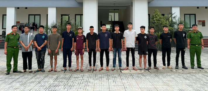 Khởi tố 27 đối tượng vác đinh ba, phóng lợn “diễu phố, thị uy” trong đêm ở Hưng Yên