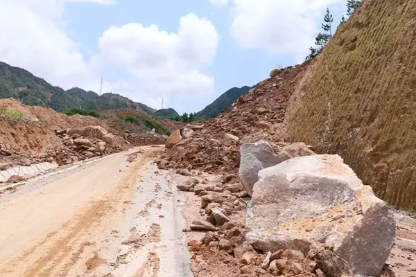 Thủ tướng yêu cầu chủ động ứng phó mưa lớn, lũ quét, sạt lở đất ở Bắc Bộ và Bắc Trung Bộ
