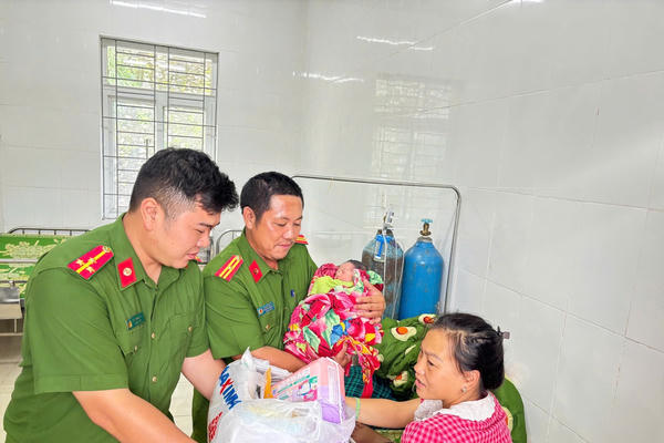 Công xã kịp thời hỗ trợ sản phụ sinh con an toàn trên đường đến bệnh viện