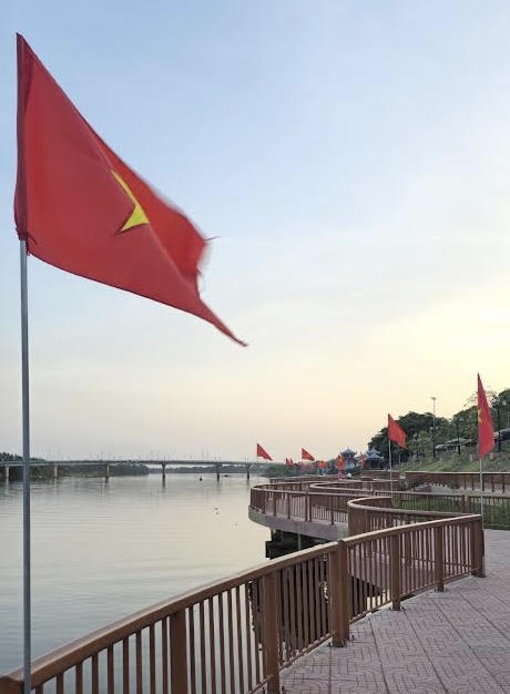 Quảng Trị khuyến khích đặt hoa đài tưởng niệm, nghĩa trang liệt sỹ, làm từ thiện trong ngày cưới