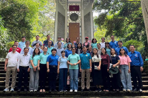 Đảng ủy Sở Văn hóa, Thể thao và Du lịch Đồng Nai hành trình về nguồn tri ân các Anh hùng liệt sĩ  