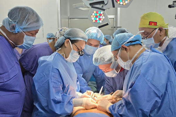 6 giờ phẫu thuật nghẹt thở thực hiện thành công ca ghép dương vật từ người hiến chết não