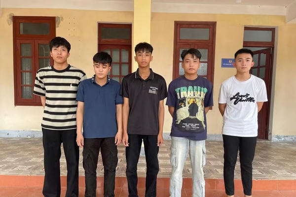 Khởi tố 13 bị can trong vụ hỗn chiến ở quán bi-a tại Hà Tĩnh khiến 1 người tử vong Khởi tố 13 bị can trong vụ hỗn chiến ở quán bi-a tại Hà Tĩnh khiến 1 người tử vong