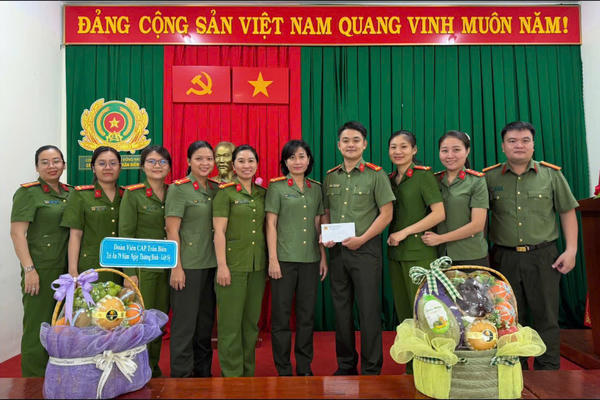 Công an phường Trấn Biên tri ân thương binh đang công tác tại đơn vị: Nghĩa tình đồng đội, tiếp nối truyền thống “Uống nước nhớ nguồn”