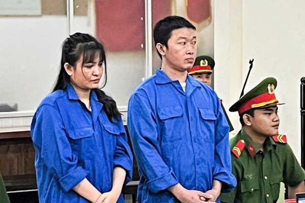 Phạm tội khi đang được hoãn thi hành án tù vì nuôi con nhỏ, nữ bị cáo lĩnh thêm 10 năm tù Phạm tội khi đang được hoãn thi hành án tù vì nuôi con nhỏ, nữ bị cáo lĩnh thêm 10 năm tù