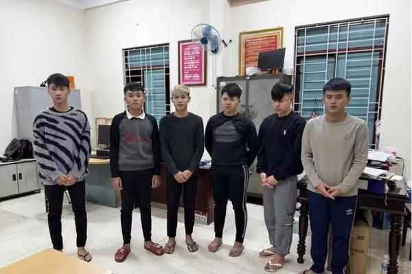 Khởi tố 6 thanh niên trong vụ truy đuổi, ném gạch khiến 3 người tử vong ở Gia Lai Khởi tố 6 thanh niên trong vụ truy đuổi, ném gạch khiến 3 người tử vong ở Gia Lai