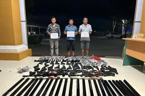 Thu giữ hàng nghìn linh kiện vũ khí trong đường dây buôn súng ná liên tỉnh Thu giữ hàng nghìn linh kiện vũ khí trong đường dây buôn súng ná liên tỉnh