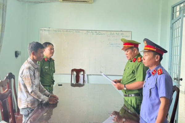 Đề nghị truy tố người đàn ông nhiều lần xâm hại bé gái 14 tuổi là cháu họ Đề nghị truy tố người đàn ông nhiều lần xâm hại bé gái 14 tuổi là cháu họ