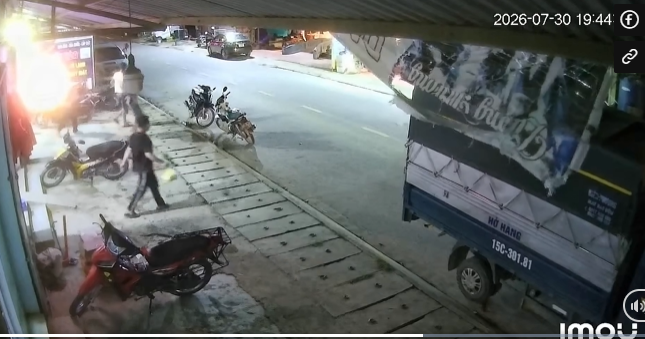 Video thời điểm động đất kèm tiếng nổ ở Cao Bằng khiến người dân hốt hoảng chạy ra khỏi nhà