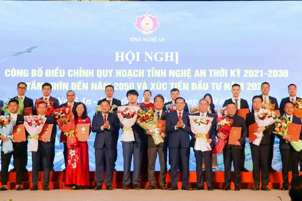 Nghệ An trao quyết định đầu tư cho 25 dự án, tổng vốn đăng ký hơn 110.450 tỷ đồng