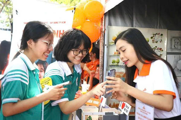 TP HCM phấn đấu 100% học sinh được tư vấn hướng nghiệp, tiếp cận cơ sở dữ liệu hướng nghiệp trực tuyến