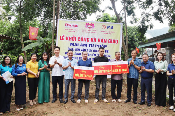 Báo Pháp luật Việt Nam khởi công, bàn giao 3 Mái ấm tư pháp cho người dân vùng lũ Tương Dương