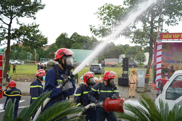 Đồng Nai diễn tập xử lý tai nạn giao thông liên hoàn kết hợp chữa cháy, cứu nạn cứu hộ: Nâng cao năng lực phối hợp ứng phó sự cố 