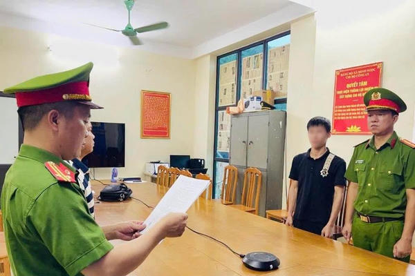 Khởi tố tài xế trong vụ tai nạn khiến nữ du khách người Anh tử vong Khởi tố tài xế trong vụ tai nạn khiến nữ du khách người Anh tử vong