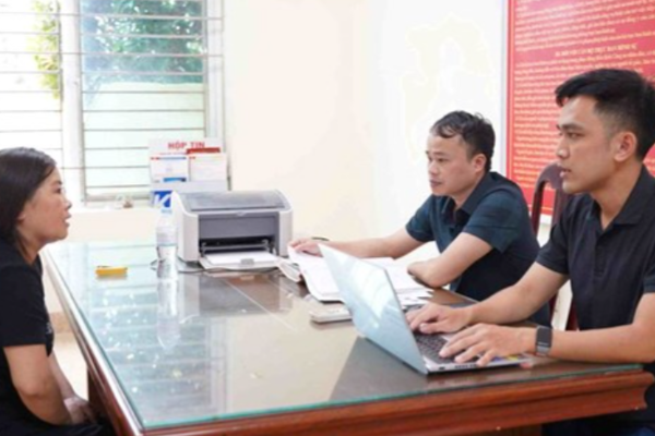 Người phụ nữ ra đầu thú sau gần 2 năm trốn truy nã vì hủy hoại rừng phòng hộ Huổi Chá 