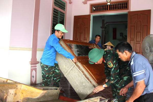 Huy động lực lượng hỗ trợ người dân tháo dỡ công trình, bàn giao mặt bằng dự án cao tốc Vinh - Thanh Thủy
