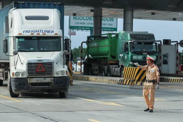 TP.HCM siết kiểm tra kinh doanh vận tải bằng ô tô, xử lý nghiêm xe hợp đồng đón trả khách sai quy định TP.HCM siết kiểm tra kinh doanh vận tải bằng ô tô, xử lý nghiêm xe hợp đồng đón trả khách sai quy định