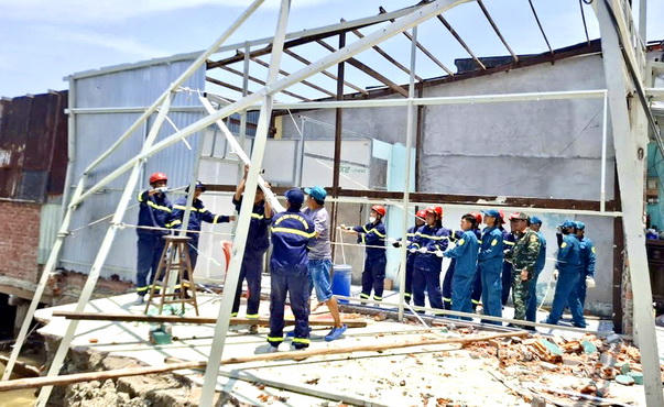 Giữ bình yên nơi địa đầu cực Nam Tổ quốc từ sức mạnh của lòng dân Giữ bình yên nơi địa đầu cực Nam Tổ quốc từ sức mạnh của lòng dân