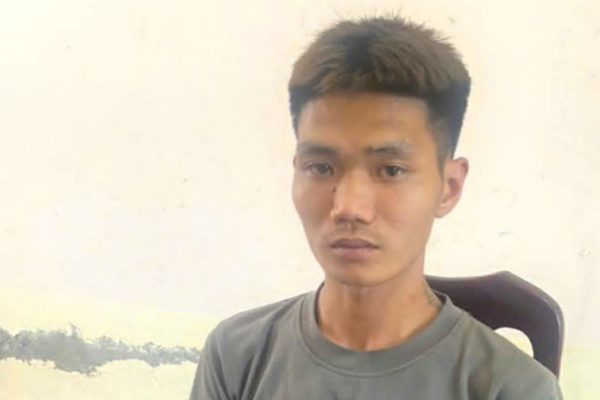 Nam thanh niên lừa đảo chiếm đoạt xe máy, điện thoại của hai cô gái, bán lấy tiền trả nợ và chơi game Nam thanh niên lừa đảo chiếm đoạt xe máy, điện thoại của hai cô gái, bán lấy tiền trả nợ và chơi game