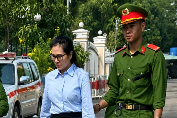 VKS đề nghị giữ nguyên quyết định buộc bà Lê Thị Thúy Hằng và đồng phạm nộp lại 17.000 lượng vàng VKS đề nghị giữ nguyên quyết định buộc bà Lê Thị Thúy Hằng và đồng phạm nộp lại 17.000 lượng vàng