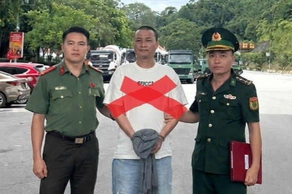 Hải Phòng bắt giữ đối tượng quốc tịch Trung Quốc bị truy nã quốc tế khi nhập cảnh trái phép vào Việt Nam Hải Phòng bắt giữ đối tượng quốc tịch Trung Quốc bị truy nã quốc tế khi nhập cảnh trái phép vào Việt Nam