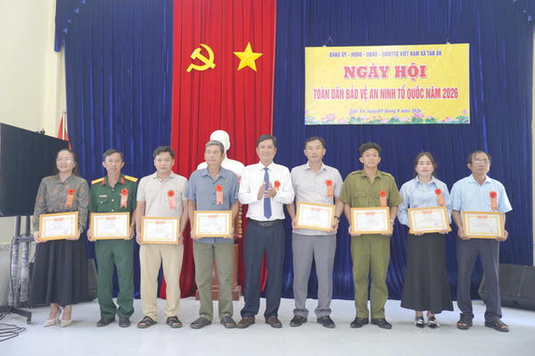 Sức mạnh lòng dân vun đắp thế trận an ninh vững chắc nơi địa đầu cực Nam Tổ quốc Sức mạnh lòng dân vun đắp thế trận an ninh vững chắc nơi địa đầu cực Nam Tổ quốc