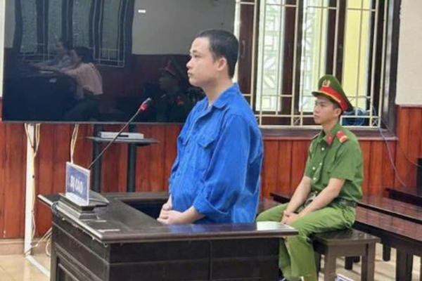 Lĩnh án 14 năm tù vì làm giả quyết định của UBND tỉnh để lừa "chạy" dự án ở Gia Lai Lĩnh án 14 năm tù vì làm giả quyết định của UBND tỉnh để lừa "chạy" dự án ở Gia Lai