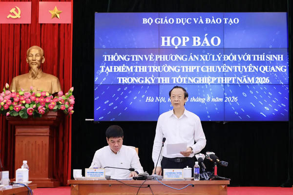Vụ gian lận thi cử tại trường Chuyên Tuyên Quang: Cho 328 thí sinh thi lại tốt nghiệp THPT Vụ gian lận thi cử tại trường Chuyên Tuyên Quang: Cho 328 thí sinh thi lại tốt nghiệp THPT
