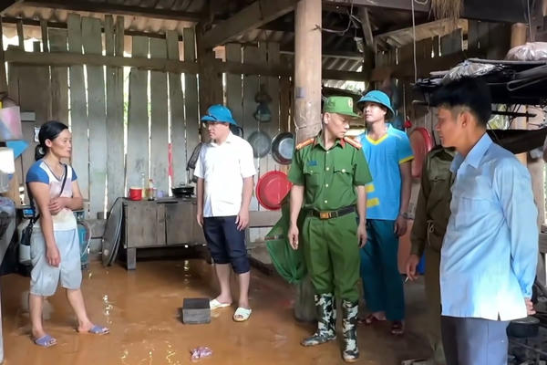 Tuyên Quang di dời khẩn cấp 9 nhà dân đến nơi an toàn do mưa lũ