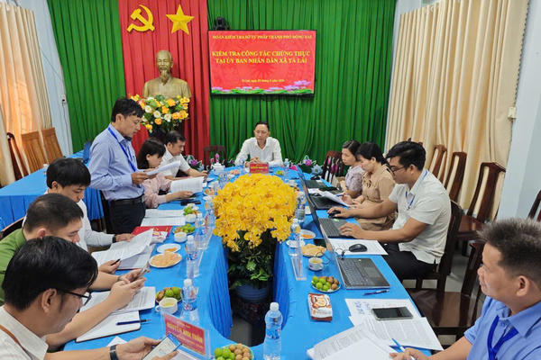 Sở Tư pháp Đồng Nai kiểm tra công tác chứng thực tại UBND xã Tà Lài