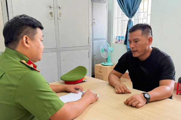 Tạm giữ người đàn ông đạp ngã xe máy của chồng cũ bạn gái giữa đường ở Đắk Lắk