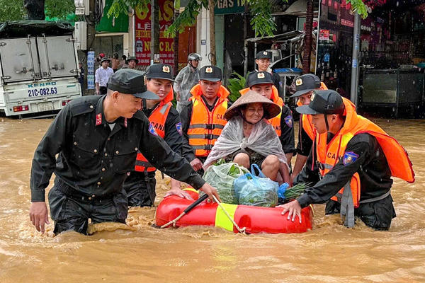 Lào Cai hỗ trợ 250.000 đồng/người/ngày đối với hộ gia đình, cá nhân phải di dời ra khỏi vùng thiên tai