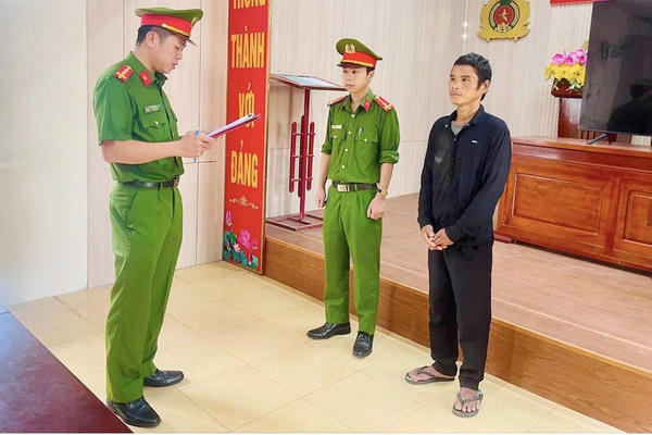 Khởi tố người đàn ông đi bộ ngược chiều sau khi uống rượu, gây tai nạn chết người