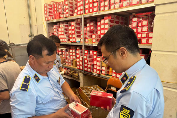 QLTT TP Hà Nội phát hiện hơn 53.000 phụ tùng ô tô nhãn Asahi vi phạm QLTT TP Hà Nội phát hiện hơn 53.000 phụ tùng ô tô nhãn Asahi vi phạm