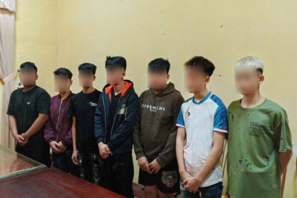 Khởi tố nhóm thanh niên 17 tuổi mang hung khí, phóng xe máy hú hét tìm đối thủ chuẩn bị hỗn chiến 